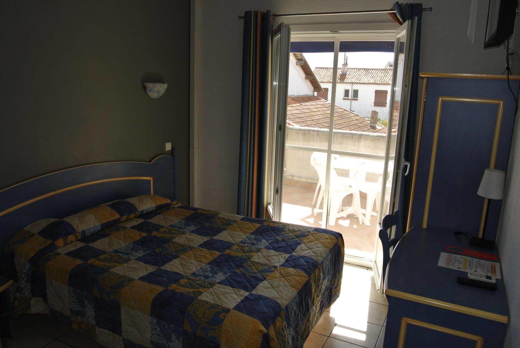 Hotel Les Palmiers En Camargue Saintes-Maries-de-la-Mer Exterior photo